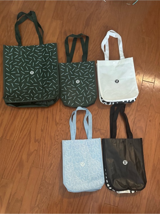 lululemon athletica Handbags - Lululemon Reusable Shopping Tote Bag Lot of 5 Snap Closure Mixed Sizes